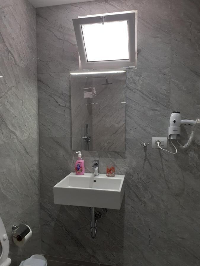 Luxury Apartaments Rraku Sarande Bagian luar foto