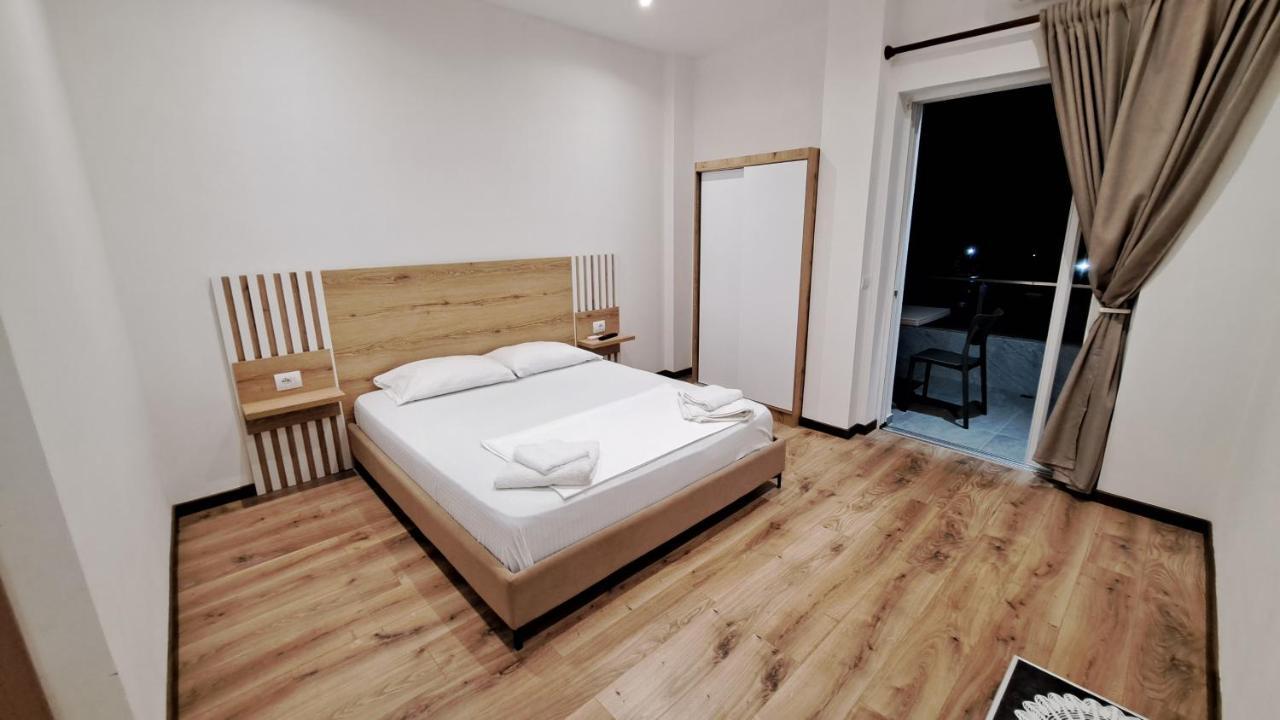 Luxury Apartaments Rraku Sarande Bagian luar foto