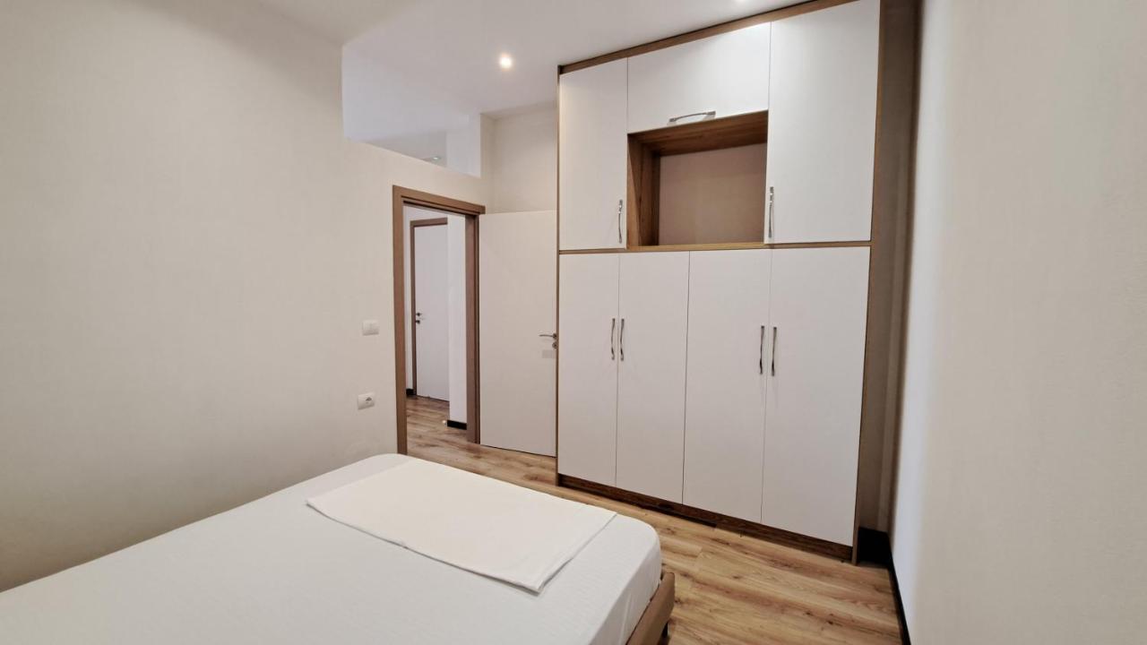 Luxury Apartaments Rraku Sarande Bagian luar foto