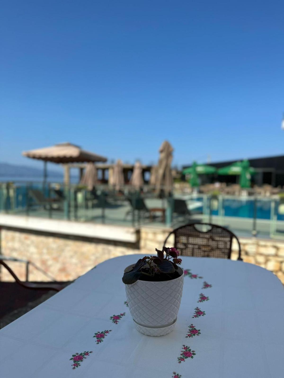 Luxury Apartaments Rraku Sarande Bagian luar foto