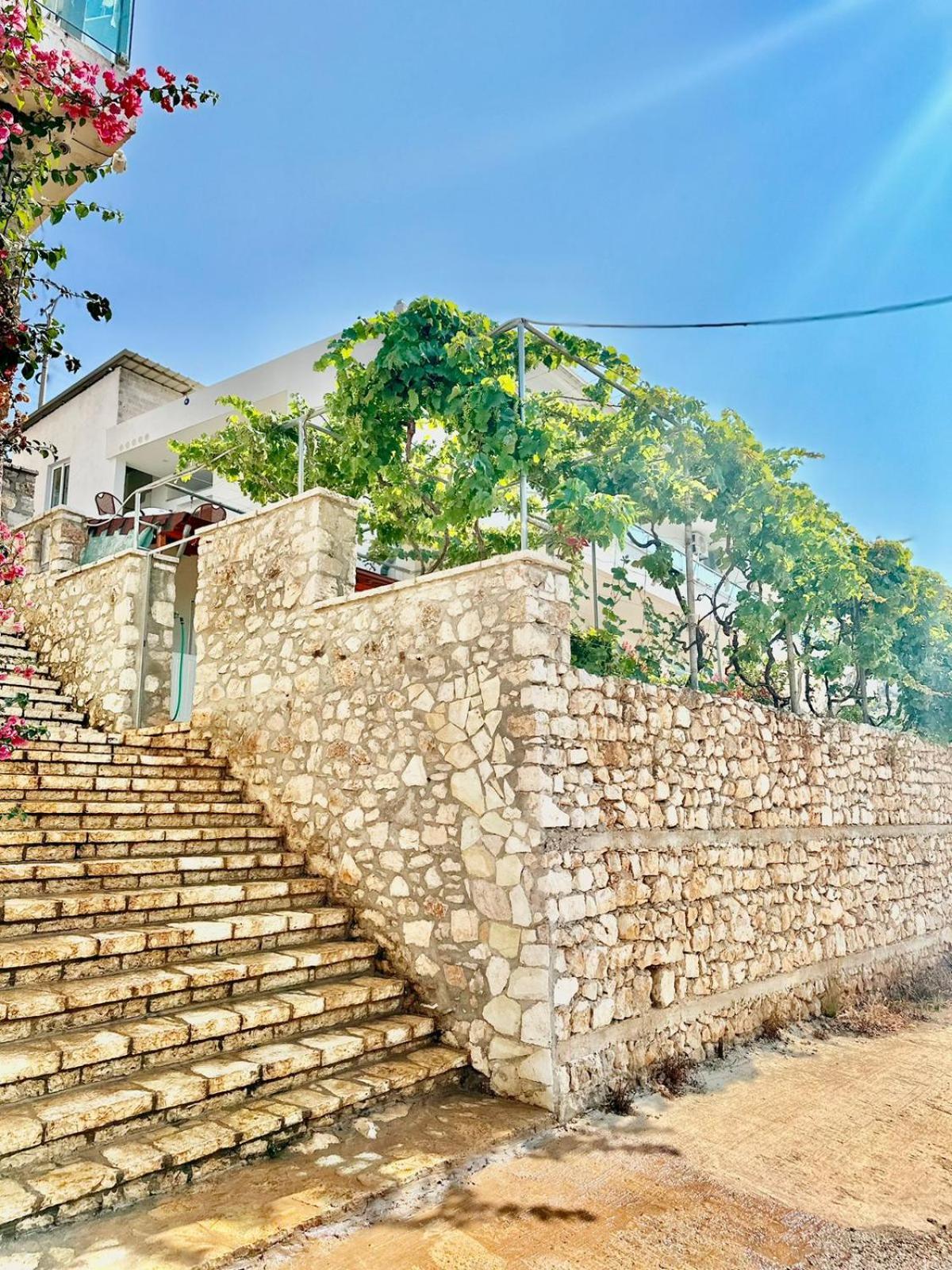Luxury Apartaments Rraku Sarande Bagian luar foto