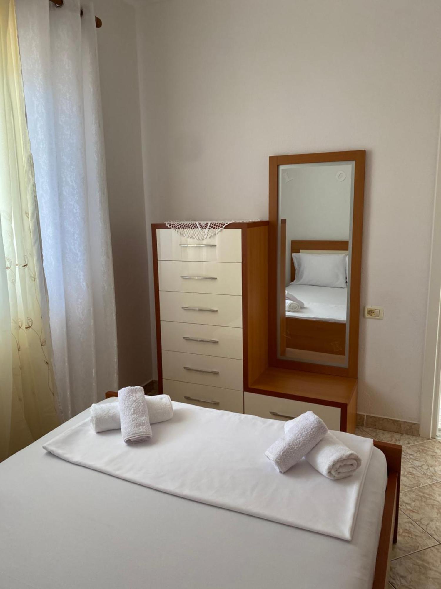 Luxury Apartaments Rraku Sarande Bagian luar foto