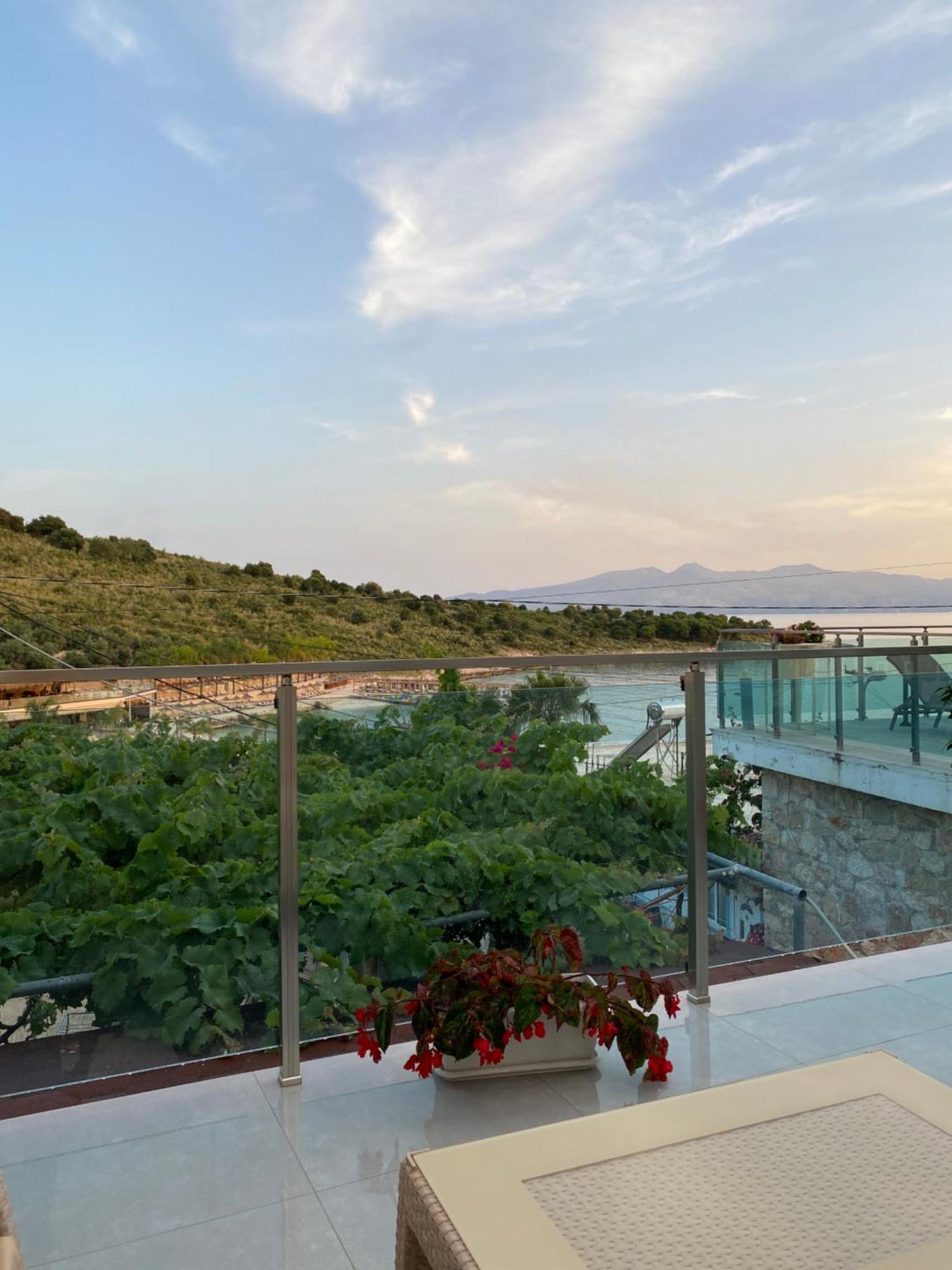 Luxury Apartaments Rraku Sarande Bagian luar foto