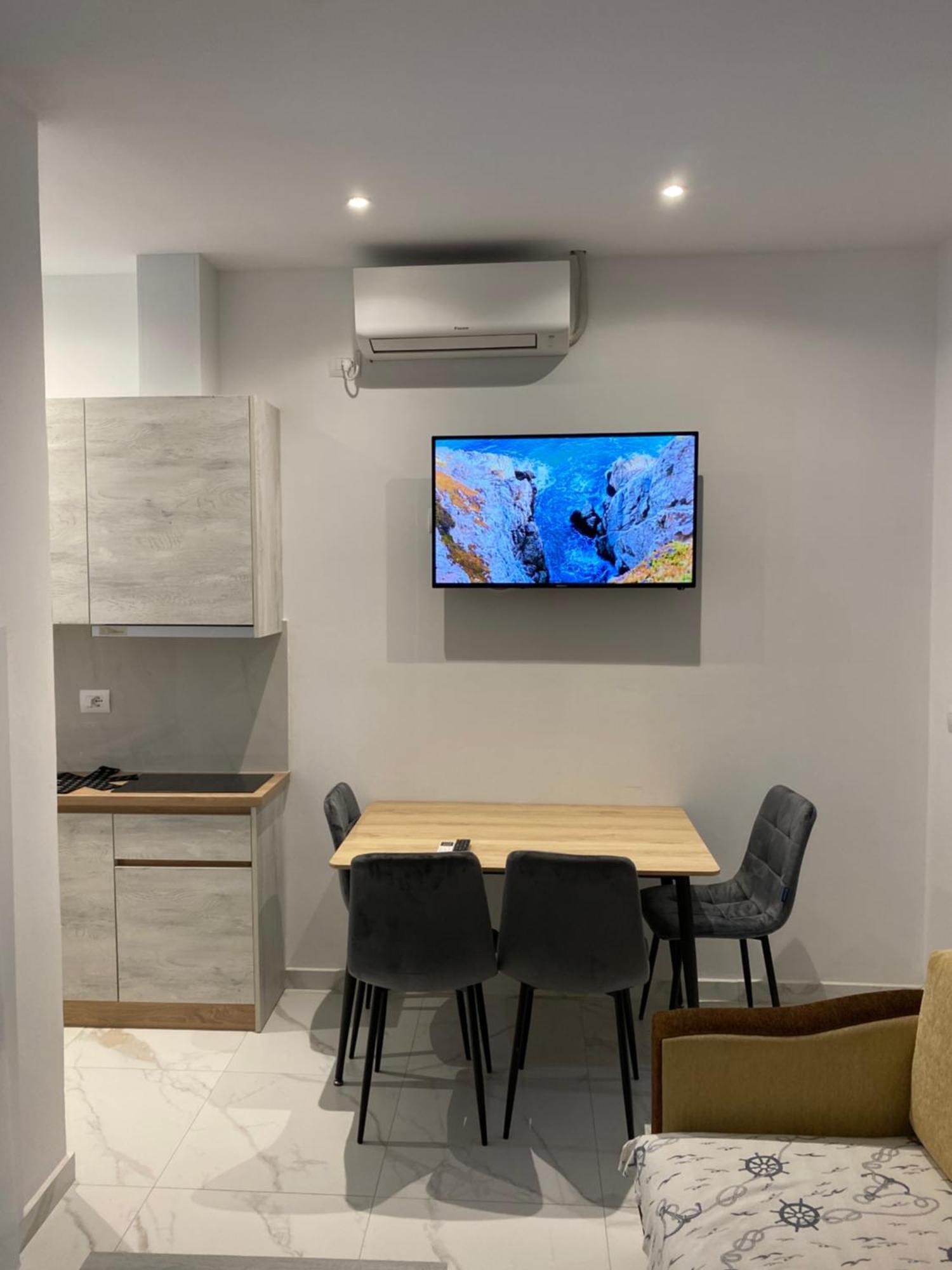 Luxury Apartaments Rraku Sarande Bagian luar foto