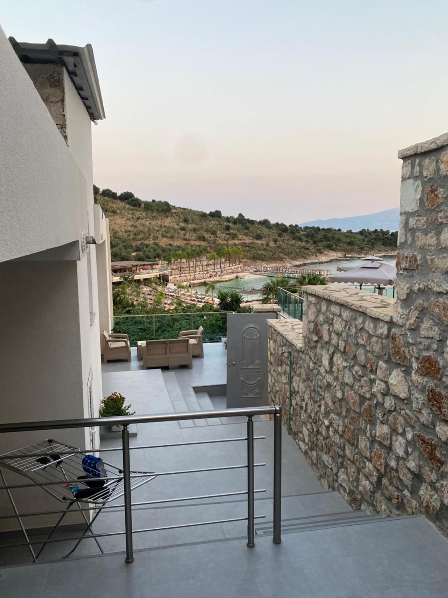 Luxury Apartaments Rraku Sarande Bagian luar foto