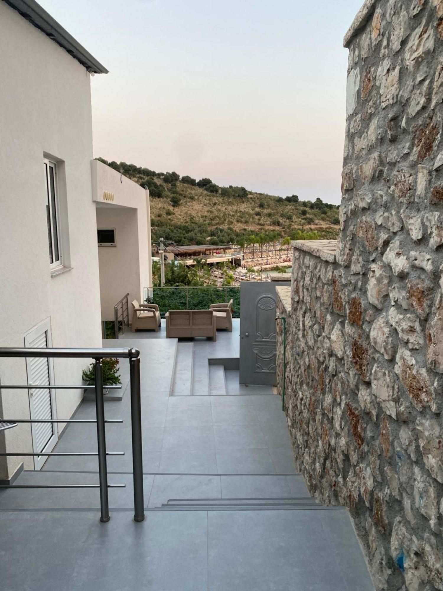 Luxury Apartaments Rraku Sarande Bagian luar foto
