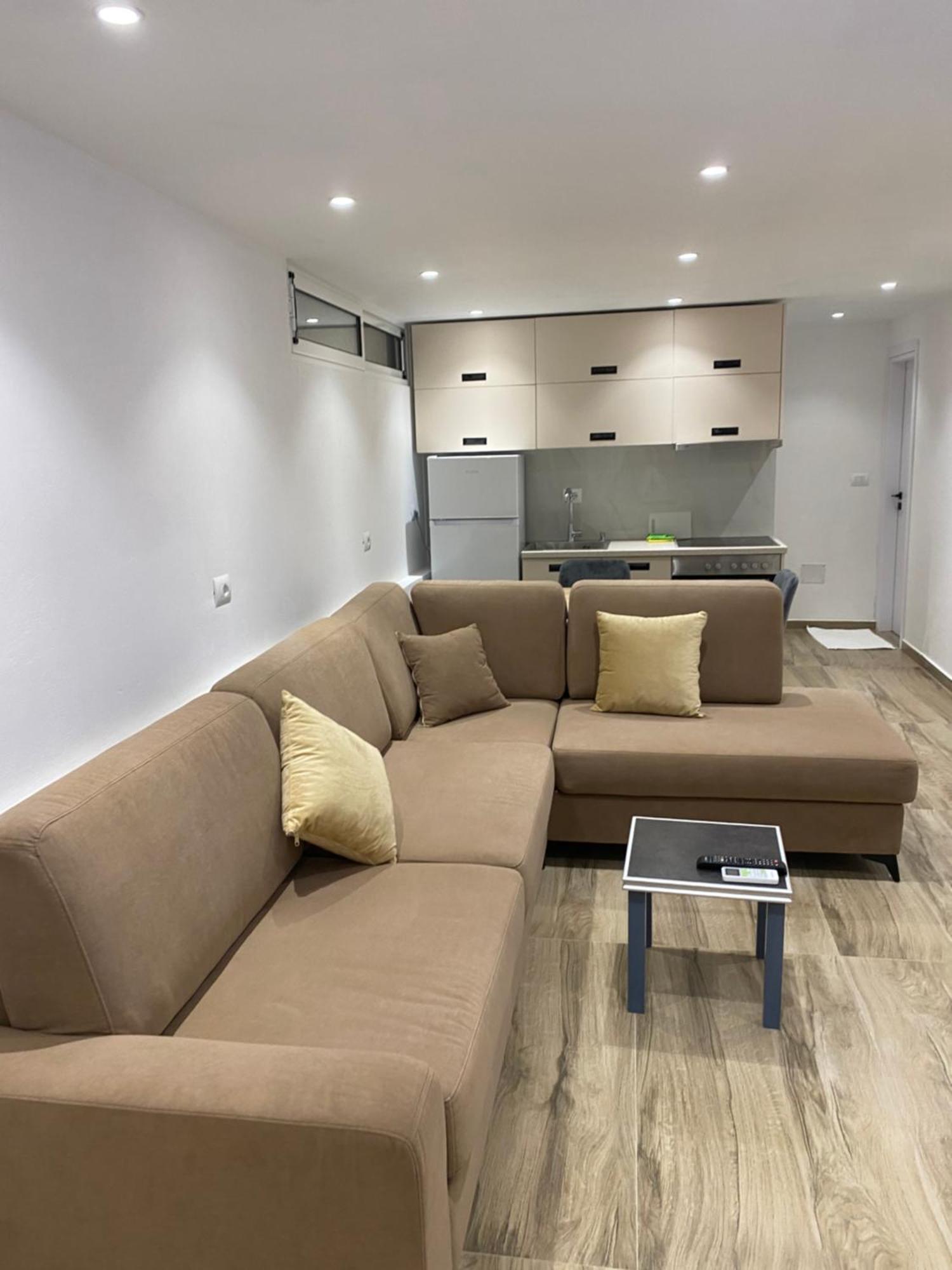 Luxury Apartaments Rraku Sarande Bagian luar foto