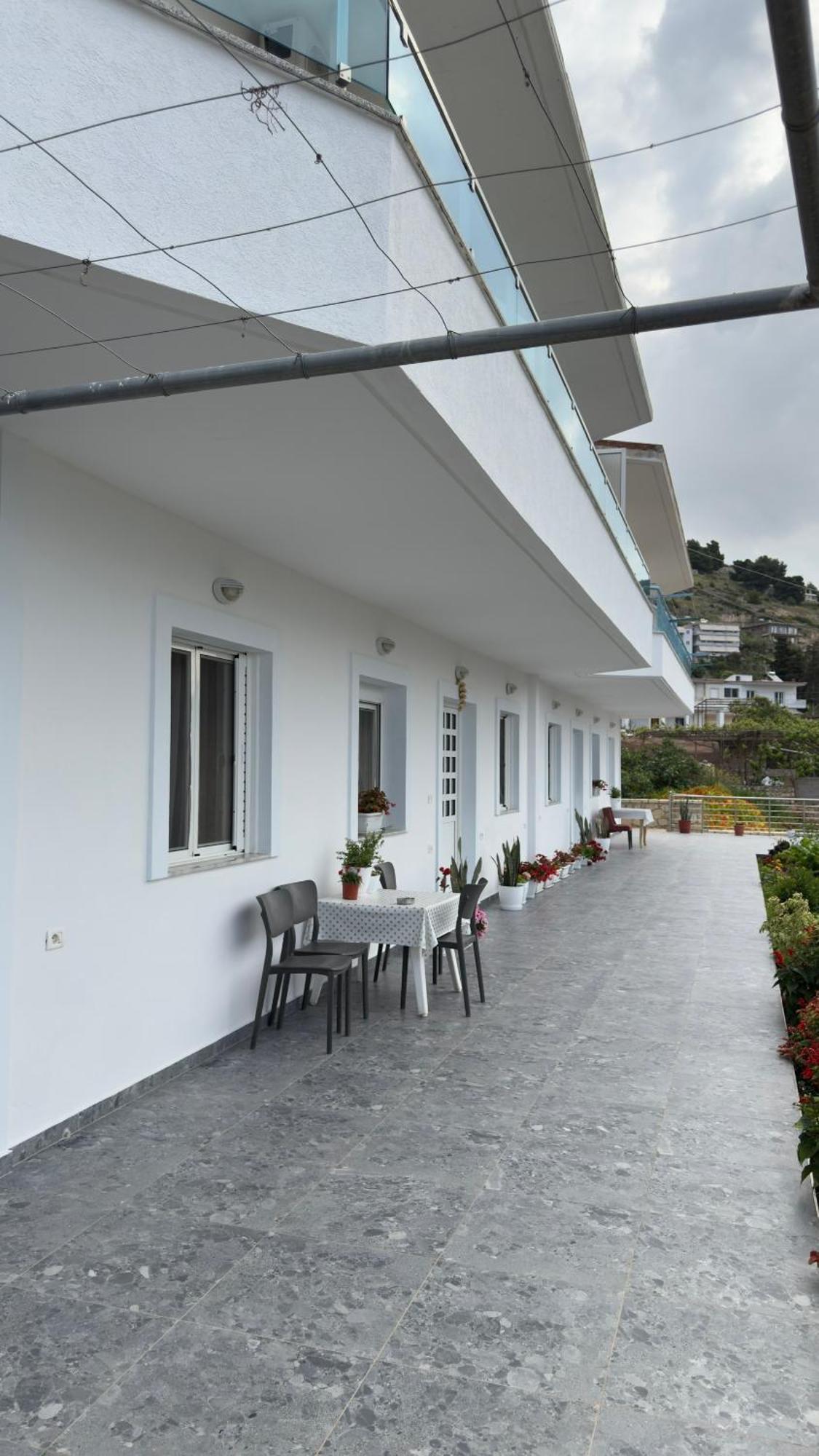Luxury Apartaments Rraku Sarande Bagian luar foto