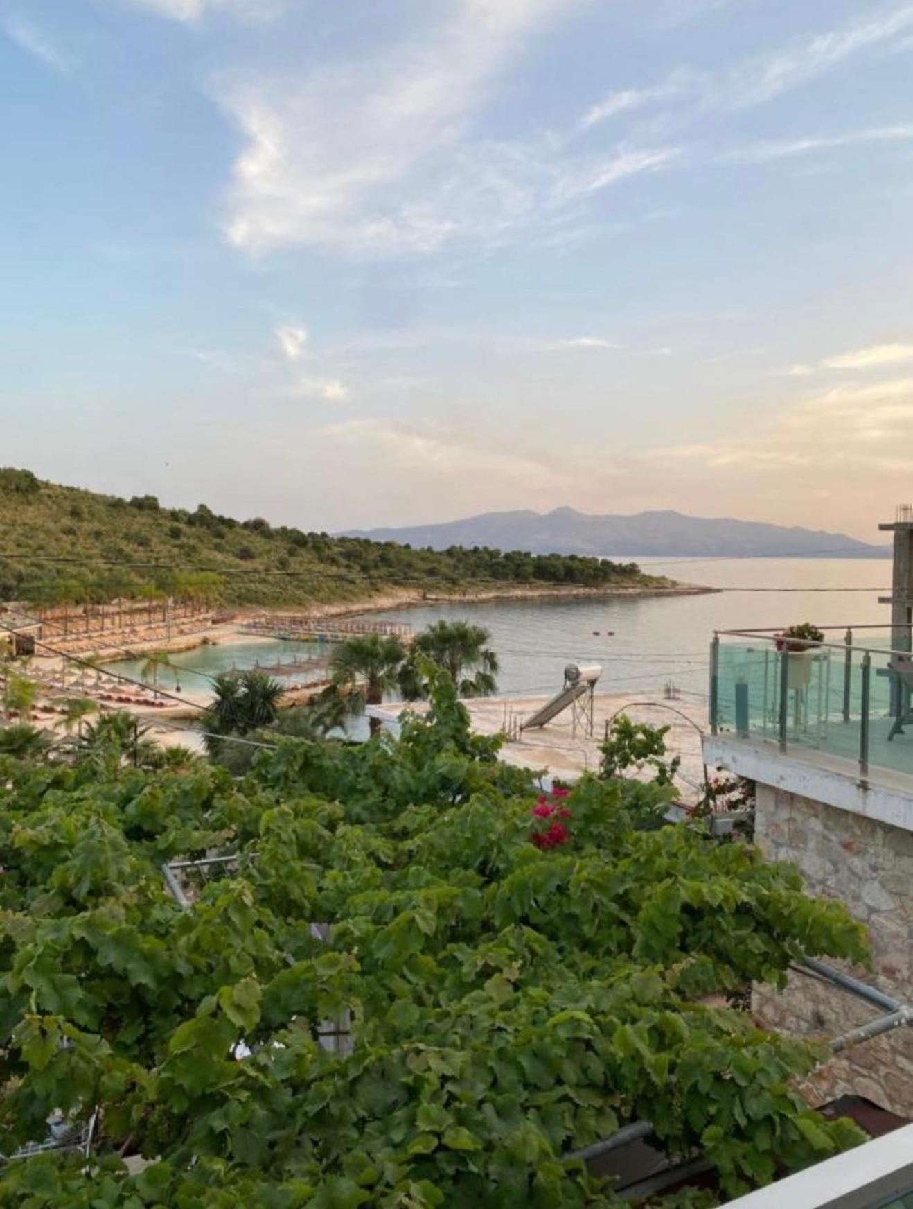 Luxury Apartaments Rraku Sarande Bagian luar foto