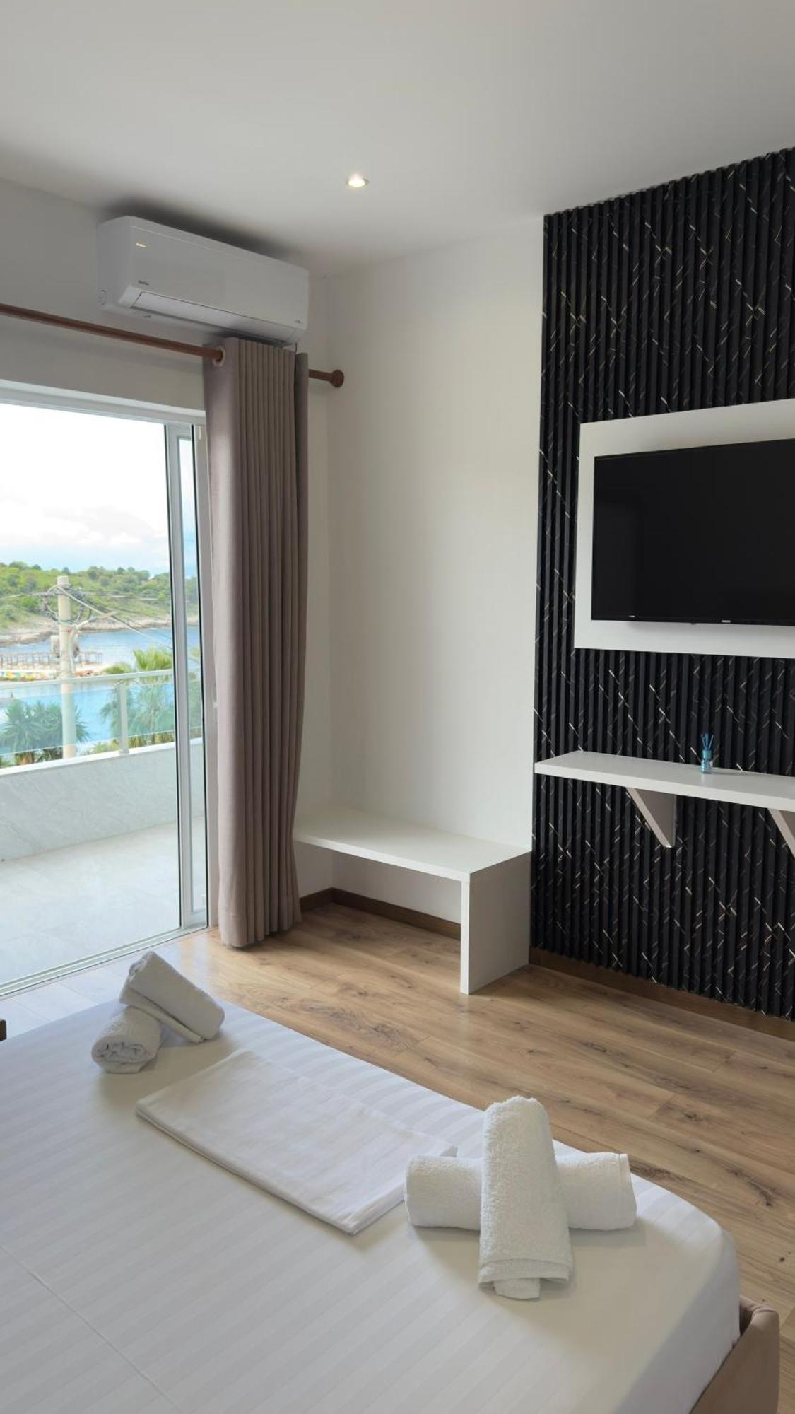 Luxury Apartaments Rraku Sarande Bagian luar foto
