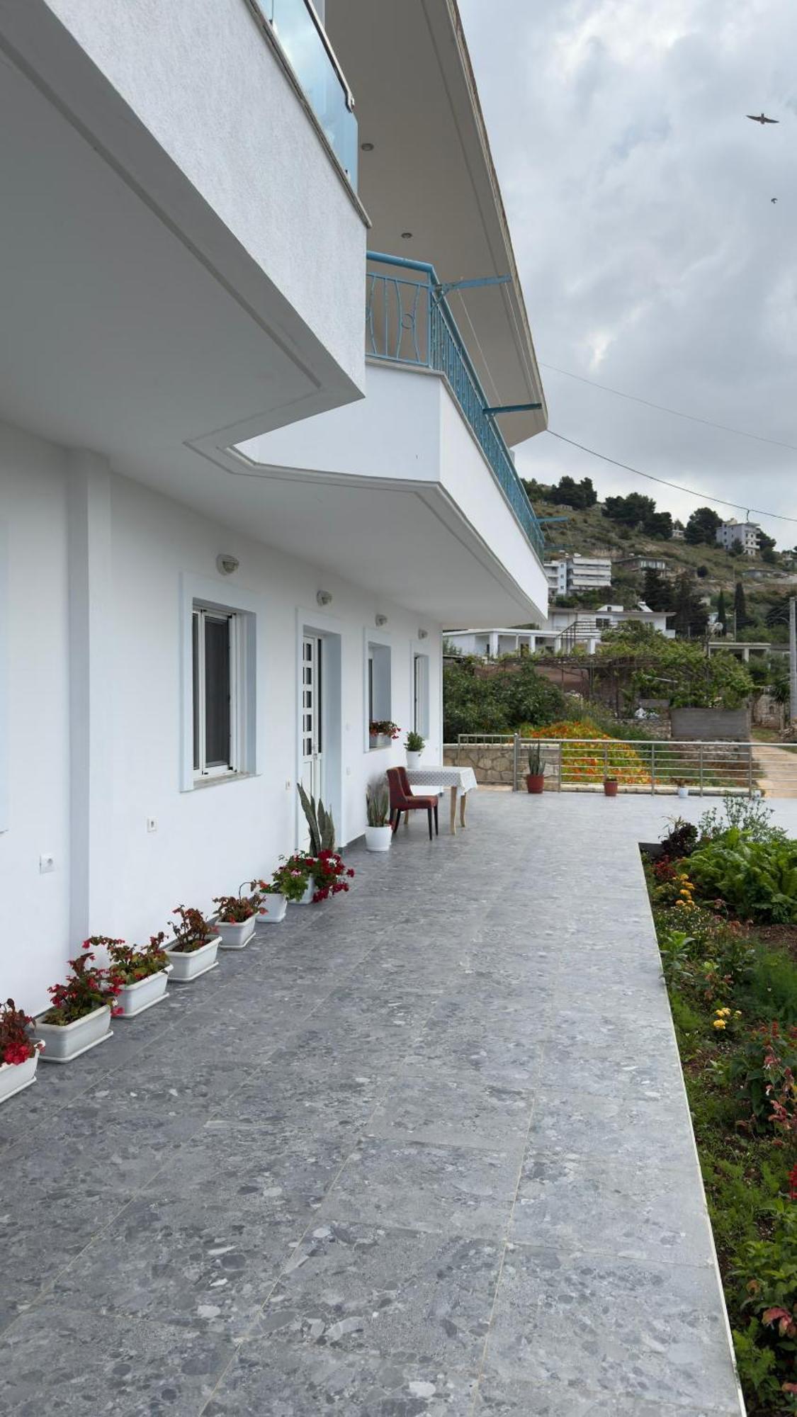 Luxury Apartaments Rraku Sarande Bagian luar foto