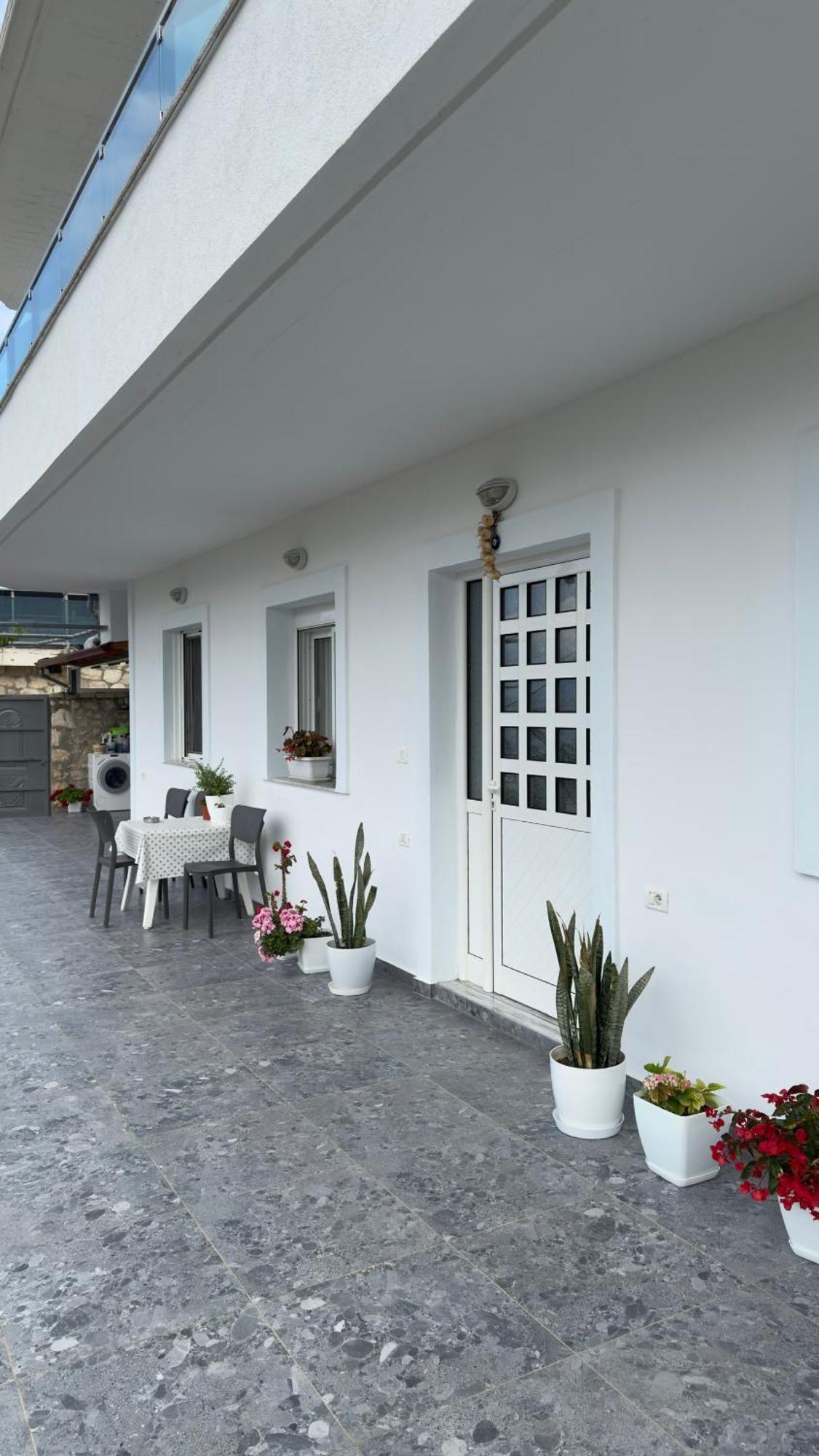 Luxury Apartaments Rraku Sarande Bagian luar foto